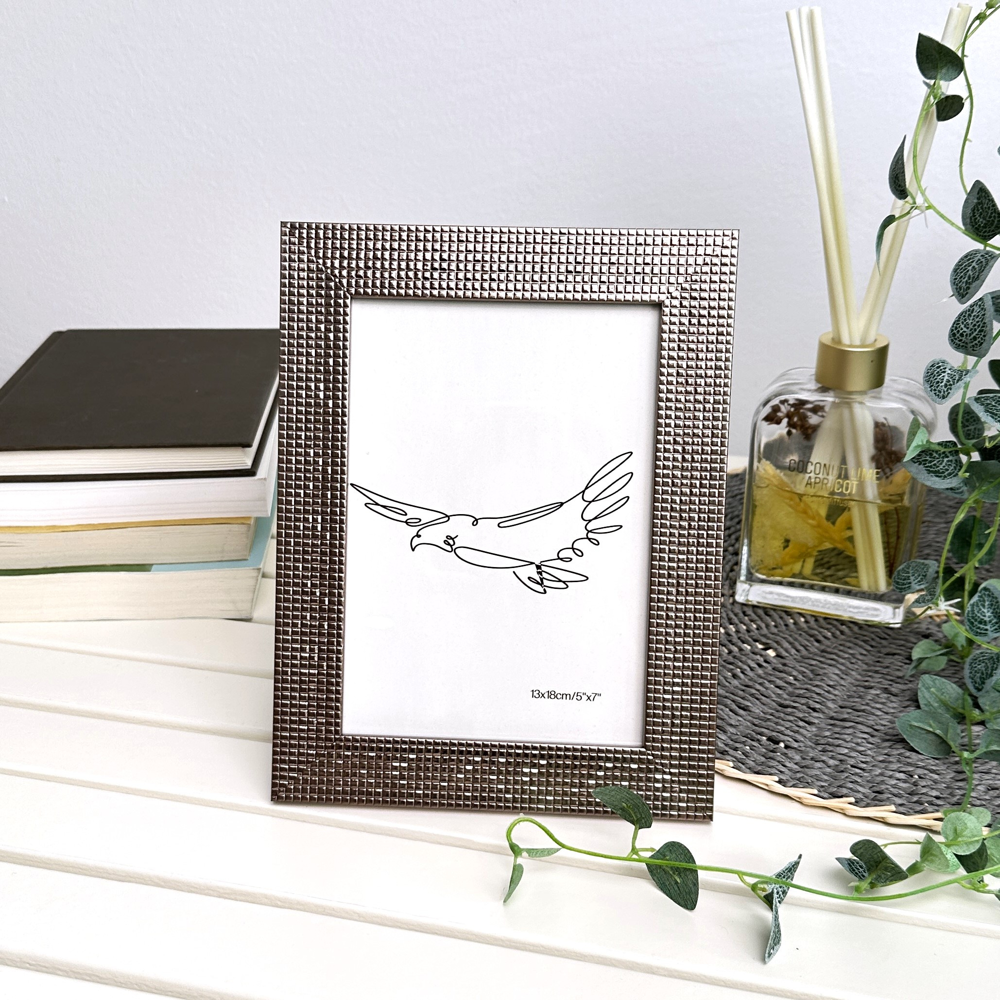 TEMU Picture Frame - Elegant Picture Frame, Shiny Picture Frame, Luxurious Picture Frame, Decorative Picture Frame, Glittery Frame, Bronze Photo